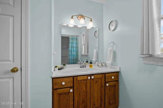 $298,500 | 289 Croaker Street, Davis, NC 28524