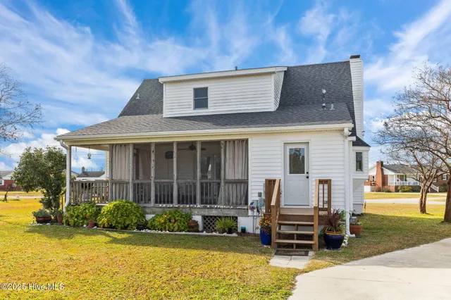 $298,500 | 289 Croaker Street, Davis, NC 28524