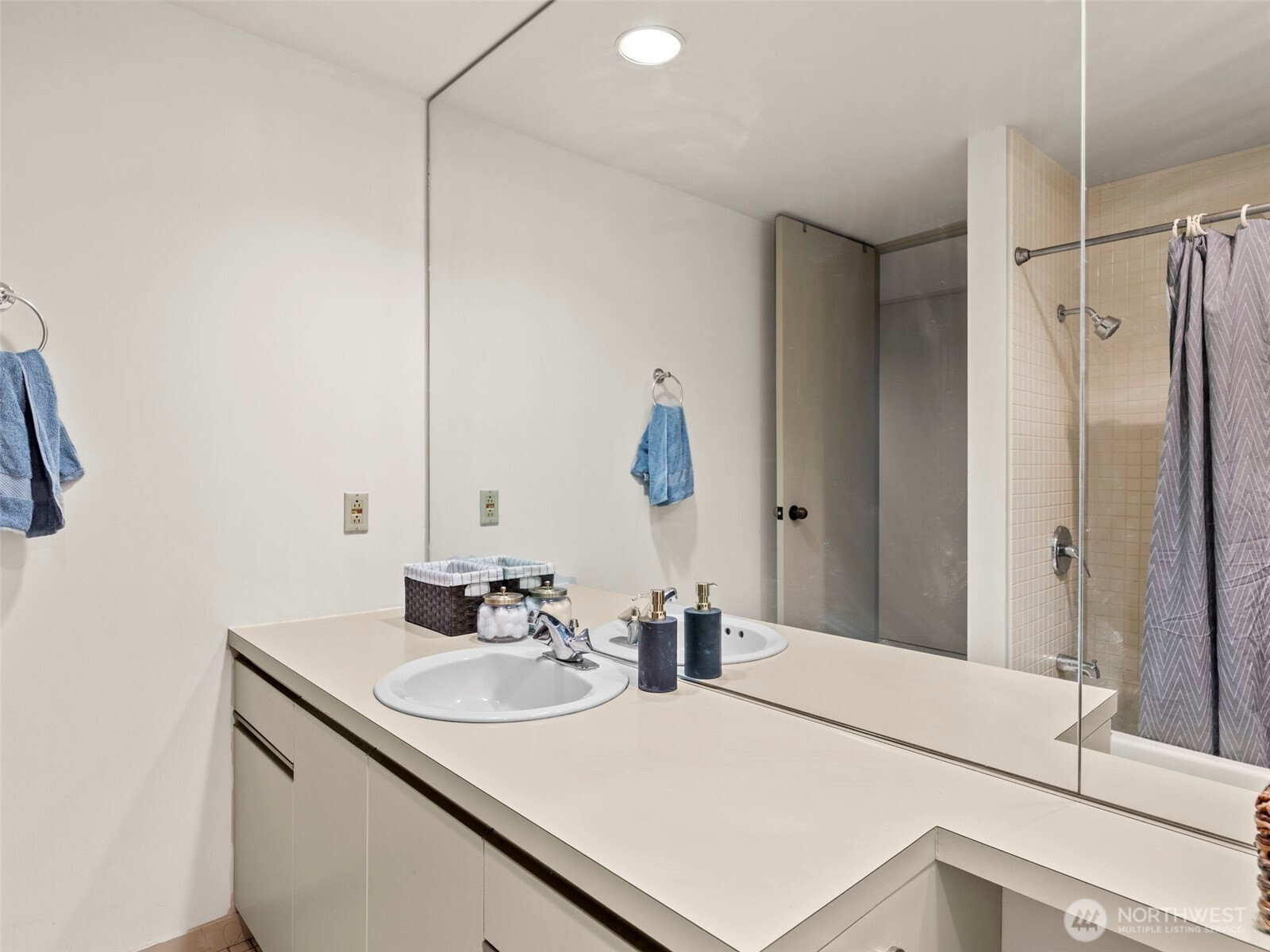 98 Union Street, Unit 610 Seattle, WA 98101 - Photo 8 of 33 a bathroom with a sink and a mirror