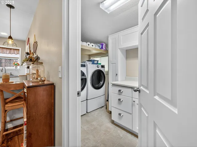 a view of walk in closet