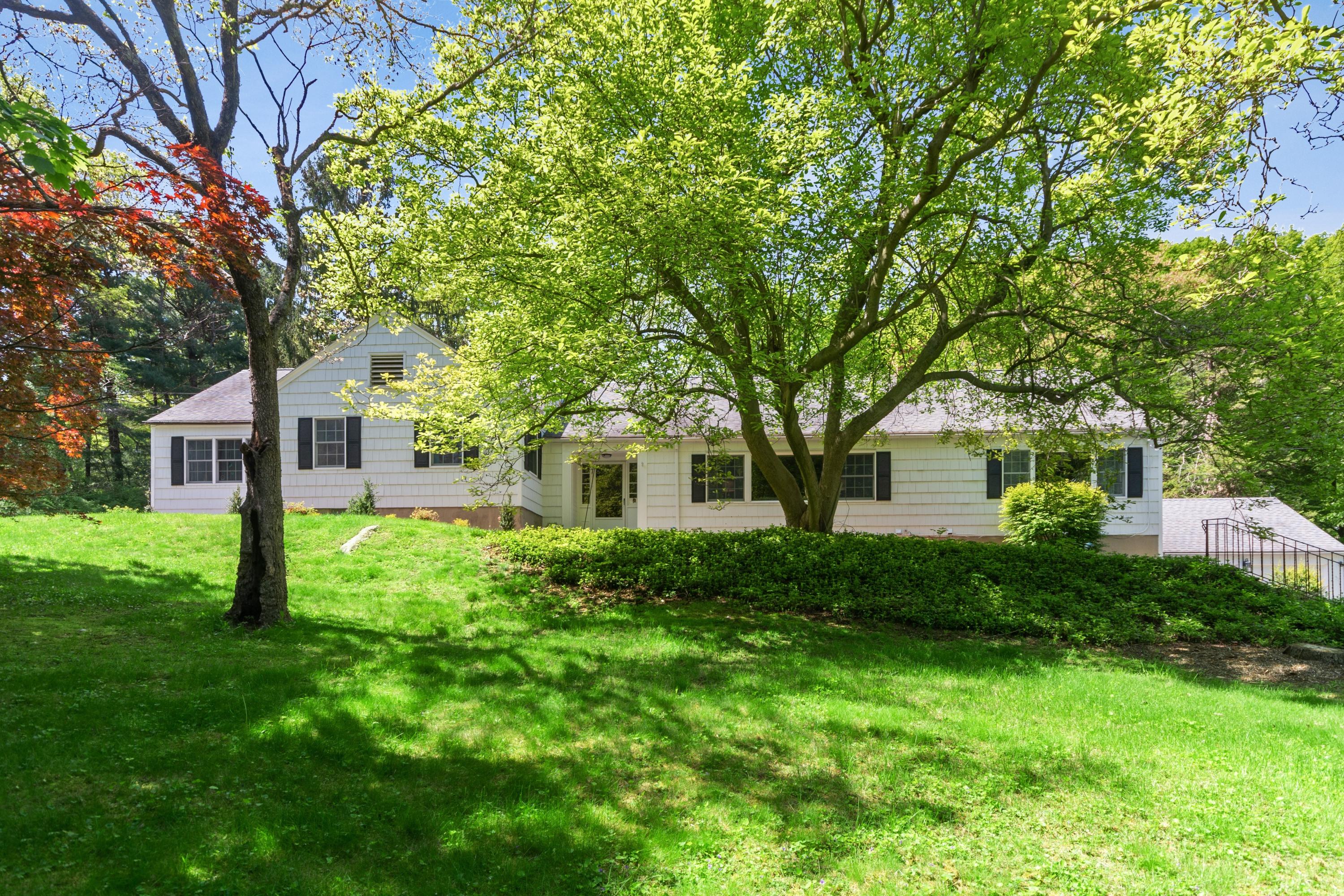 37 Maywood Road Darien, CT 06820 - Photo 1 of 31 01_37MAYWOODROAD_571_FrontView_HiRes