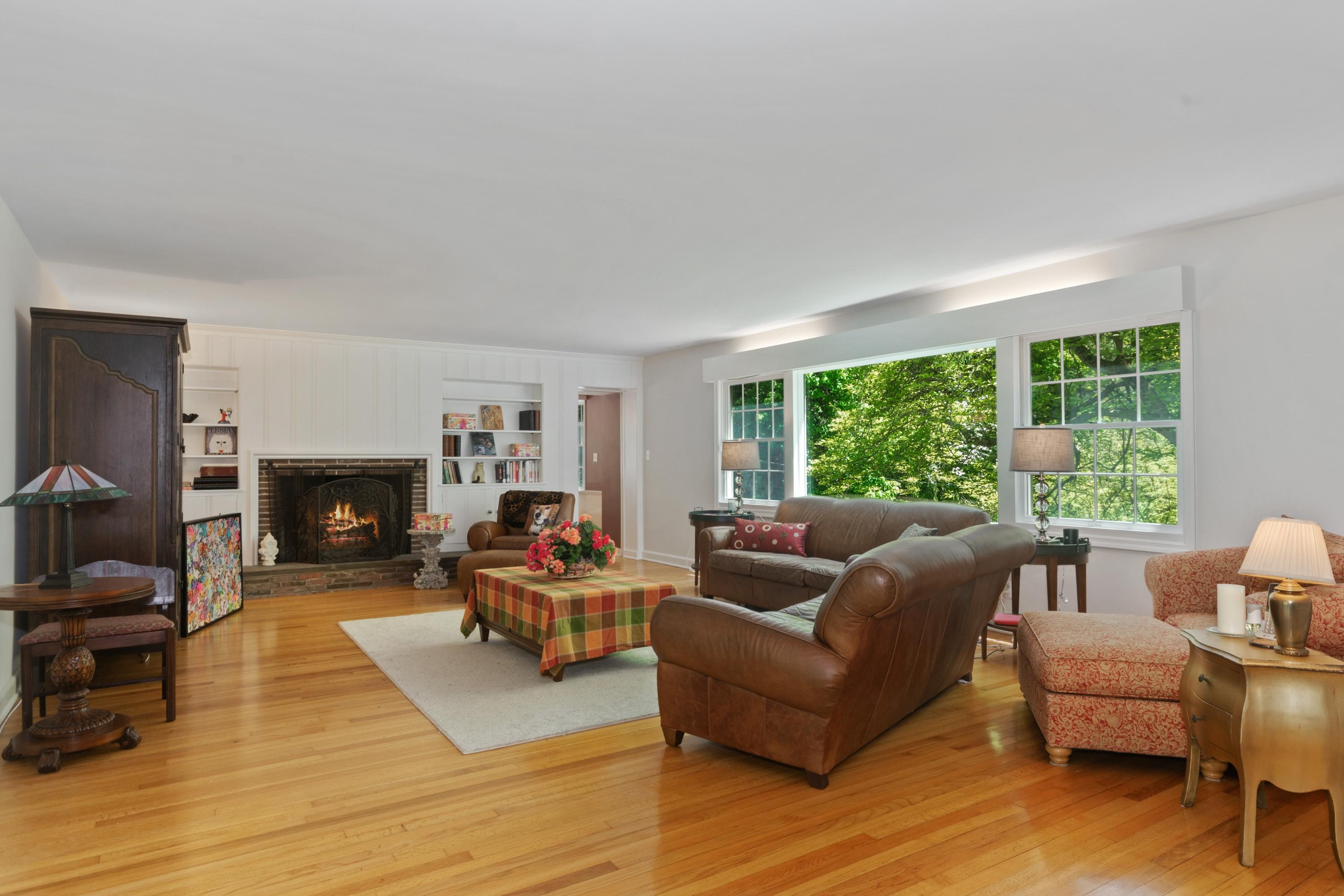 37 Maywood Road Darien, CT 06820 - Photo 3 of 31 03_37MAYWOODROAD_1_LivingRoom_HiRes