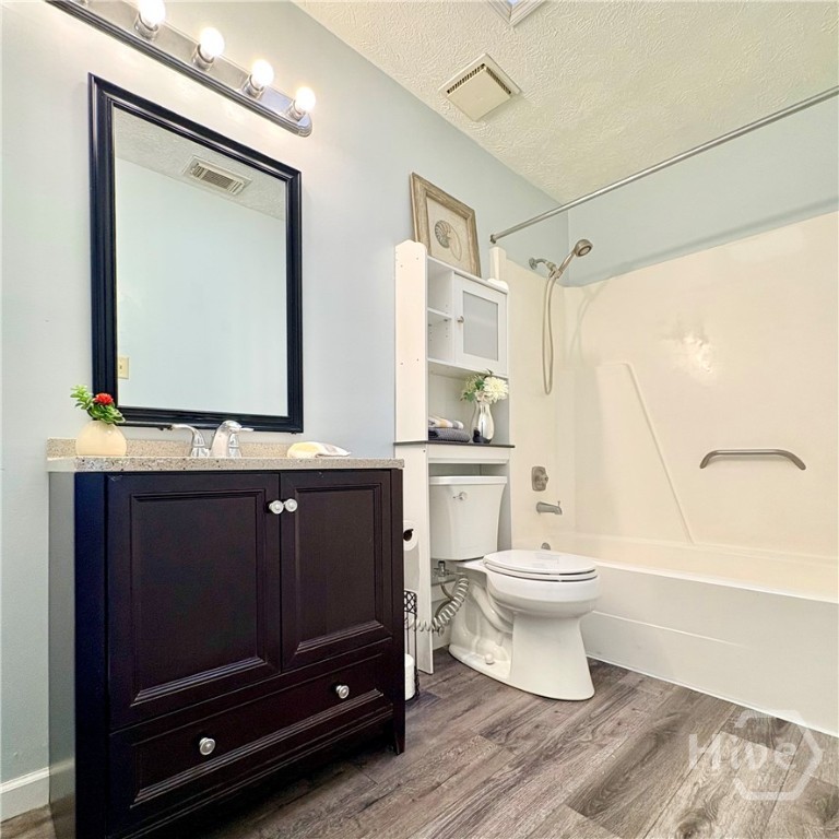 208 Westminister Road Savannah, GA 31419 - Photo 18 of 34 GUEST BATHROOM