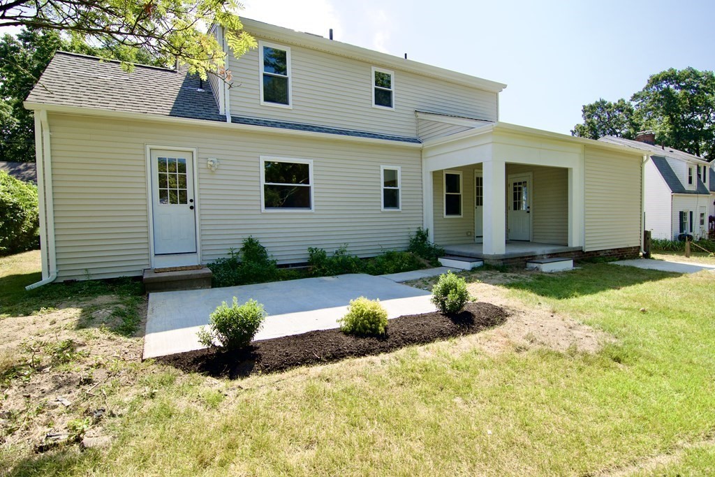 272 Burbank Road Longmeadow, MA 01106 - Photo 4 of 42 Gallery Image 4