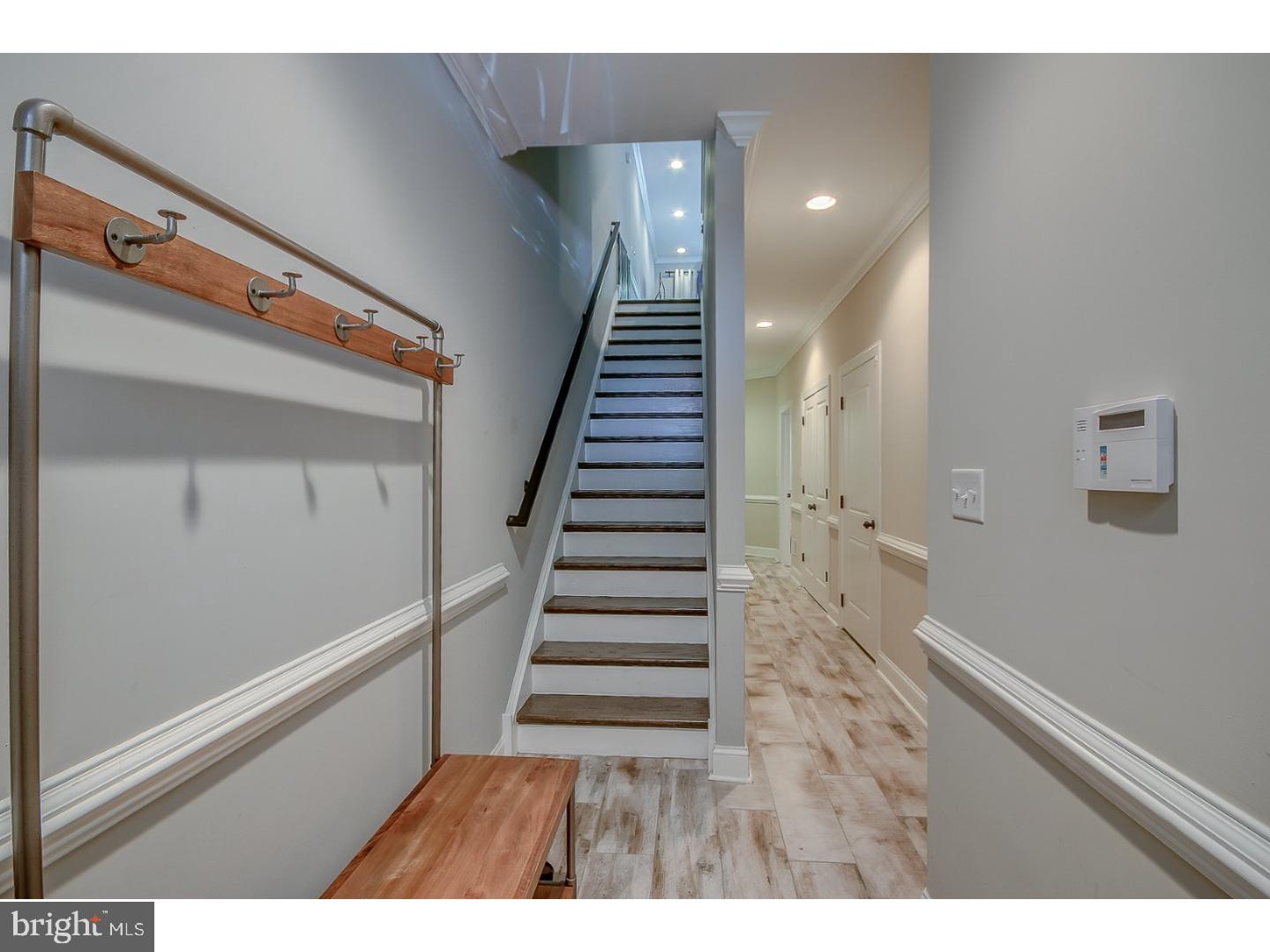 257 Ripka Street Philadelphia, PA 19127 - Photo 3 of 25 Foyer