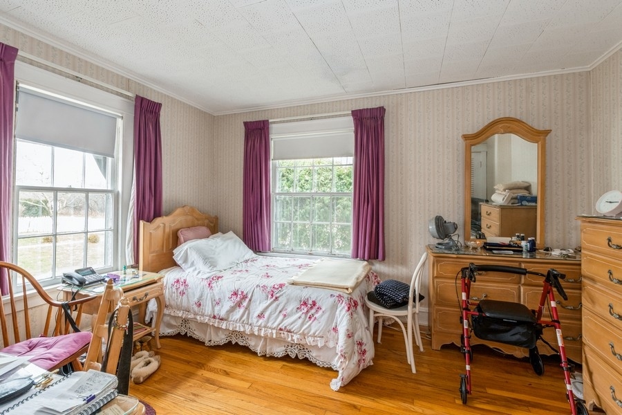 796 Green Bay Road Winnetka, IL 60093 - Photo 7 of 14 a bedroom with a bed and a table in it