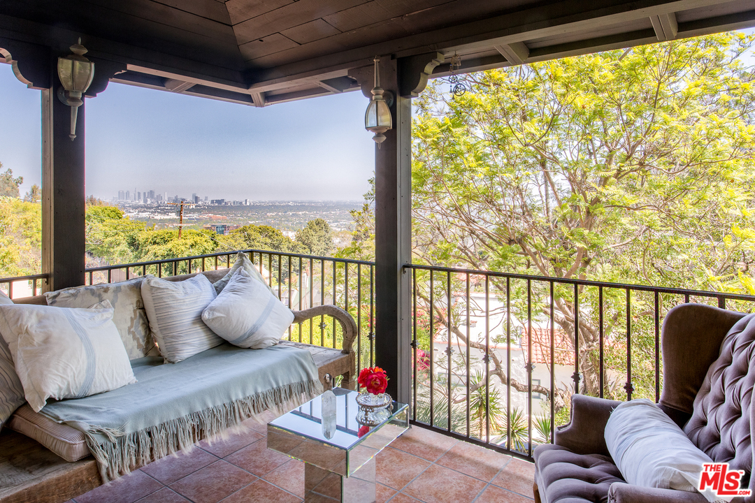 1644 North Crescent Heights Boulevard Los Angeles, CA 90069 - Photo 1 of 15