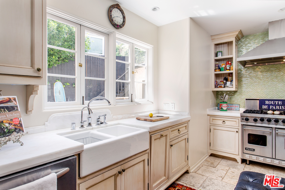 1644 North Crescent Heights Boulevard Los Angeles, CA 90069 - Photo 3 of 15