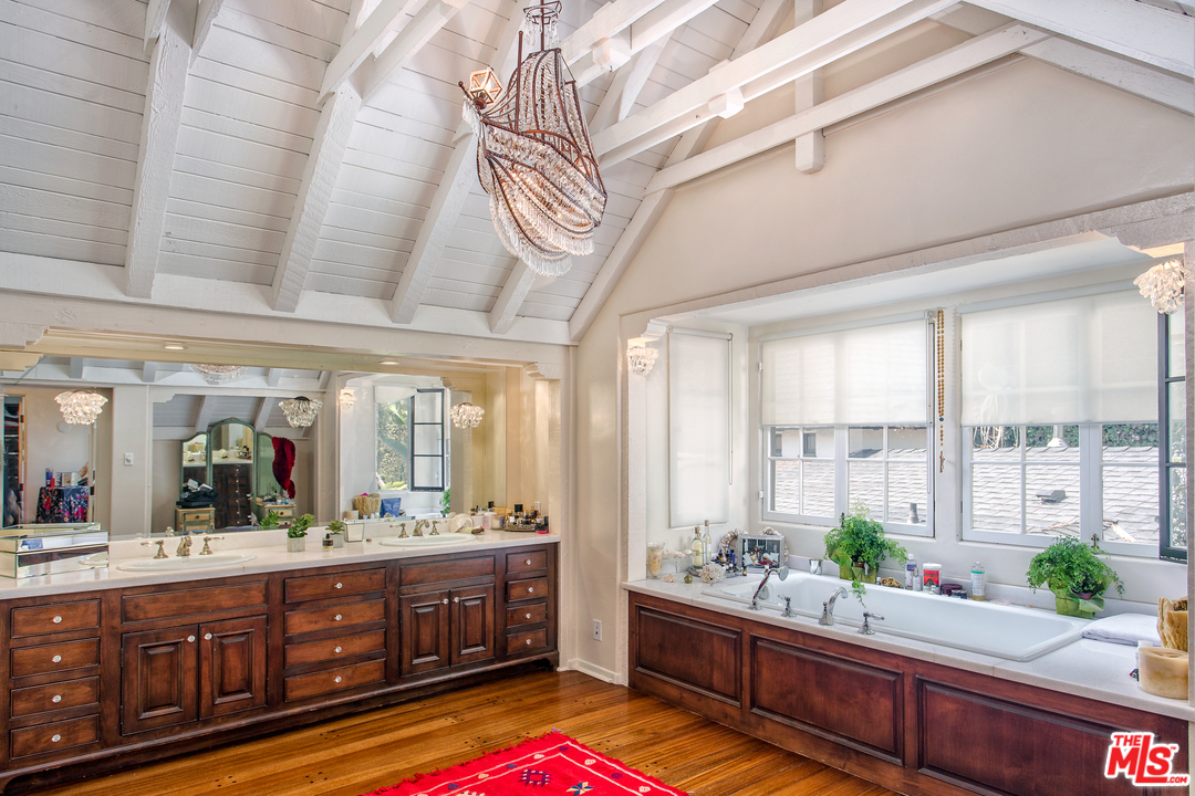 1644 North Crescent Heights Boulevard Los Angeles, CA 90069 - Photo 7 of 15