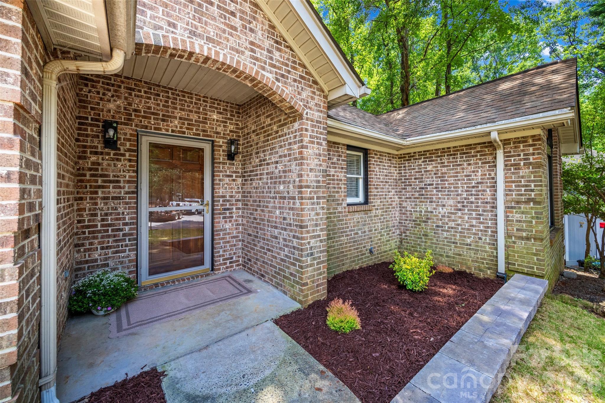 5053 Suwarrow Court Tega Cay, SC 29708 - Photo 2 of 32
