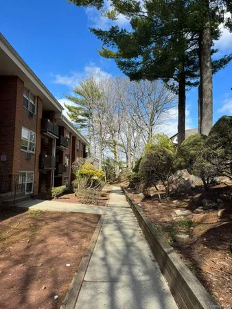 $279,900 | 200 Kearsing Parkway, Unit B, Monsey, NY 10952