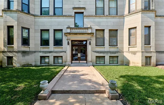 $197,000 | 4256 Maryland Avenue, Unit LLW, St. Louis, MO 63108