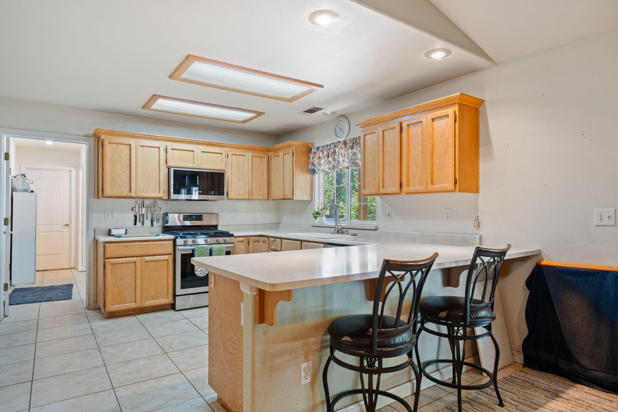 10971 Oak Run Road Oak Run, CA 96069 - Photo 18 of 49 Breakfast Bar