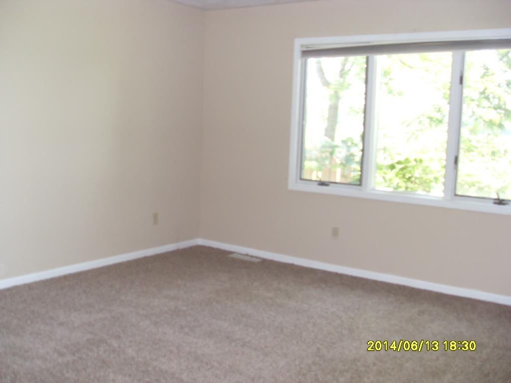 2711 Hampton Road Mishawaka, IN 46544 - Photo 4 of 12 Gallery Image 4