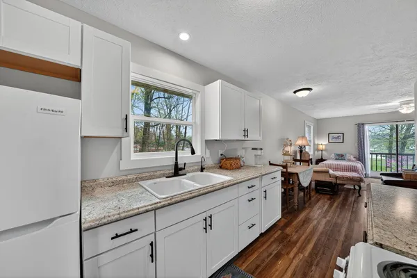 $1,950,000 | 66175 South Drive, Cassopolis, MI 49031