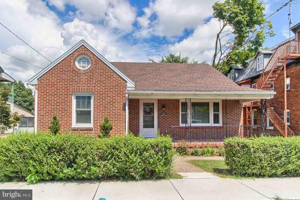 272 Locust Street Hanover, PA 17331 - Photo 1 of 27 Gallery Image 1