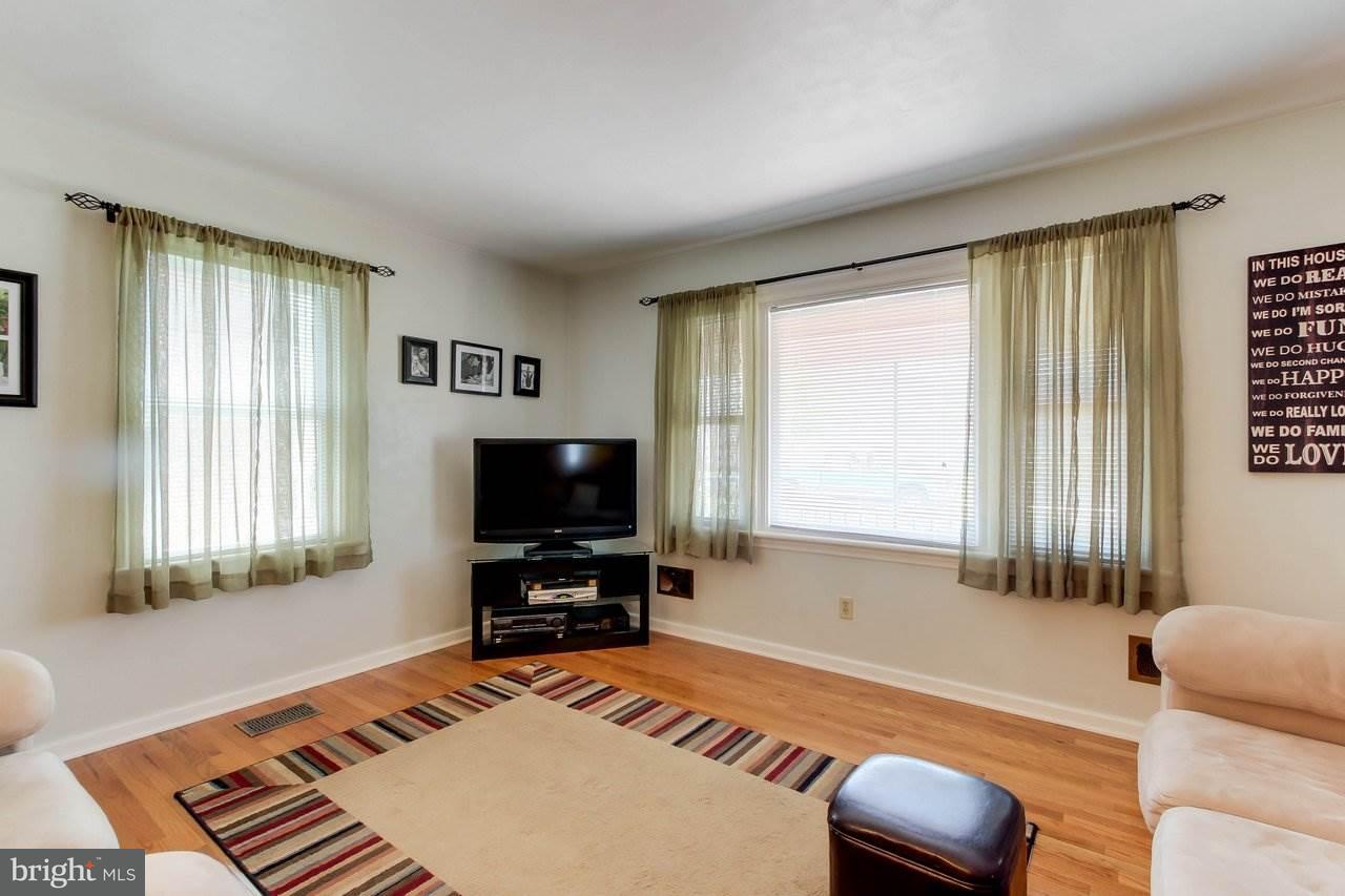 272 Locust Street Hanover, PA 17331 - Photo 2 of 27 Gallery Image 2