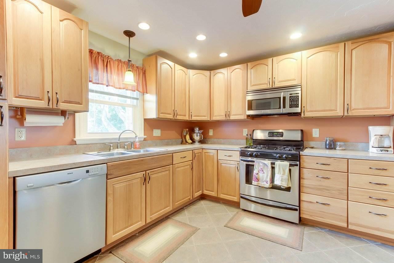272 Locust Street Hanover, PA 17331 - Photo 5 of 27 Gallery Image 5