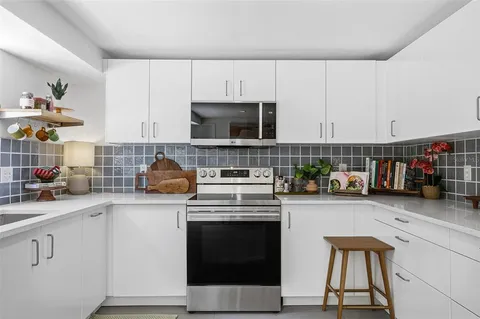 $468,000 | 3174 Peachtree Street, Sarasota, FL 34231