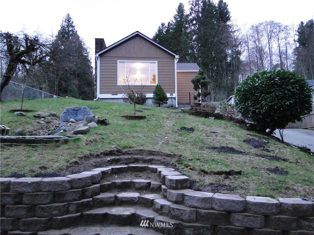 3905 Perry Avenue Bremerton, WA 98310 - Photo 1 of 17 Gallery Image 1