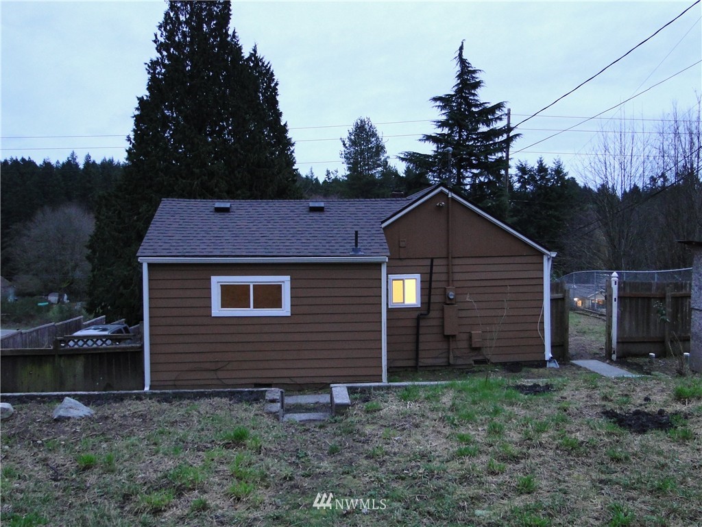 3905 Perry Avenue Bremerton, WA 98310 - Photo 3 of 17 Gallery Image 3