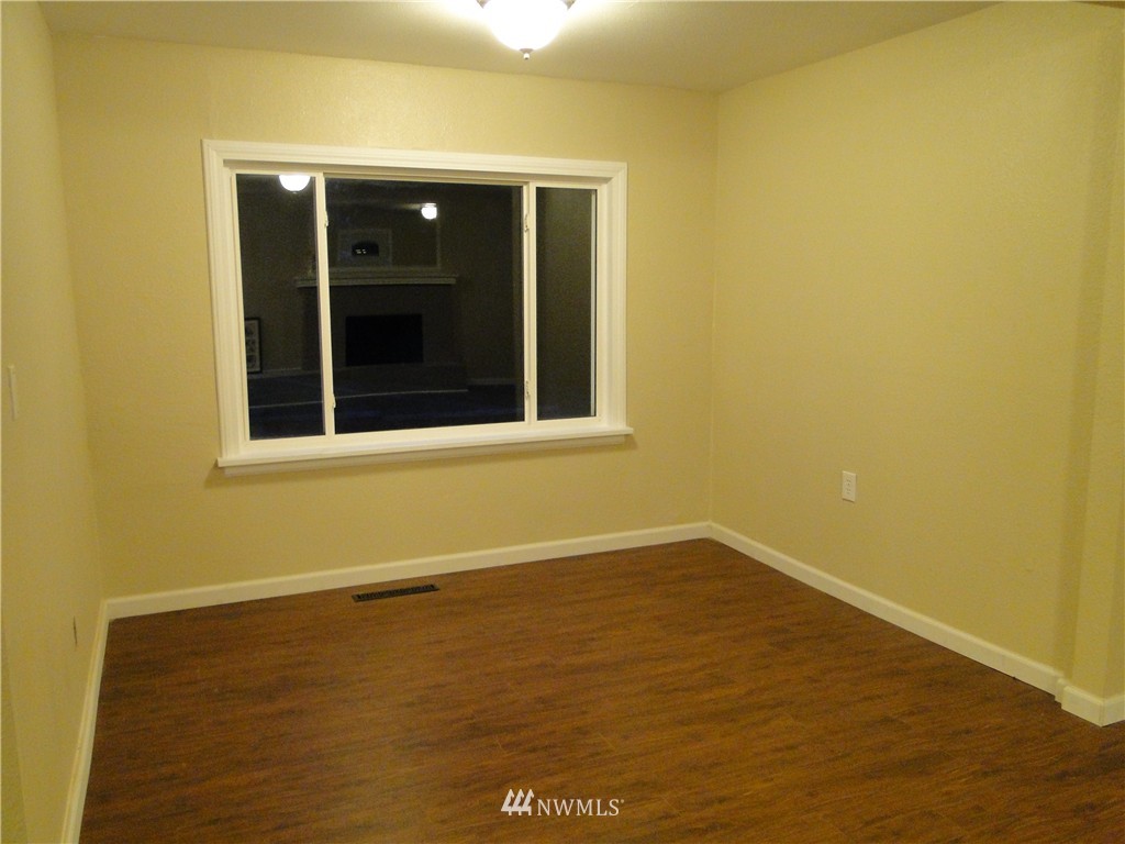3905 Perry Avenue Bremerton, WA 98310 - Photo 9 of 17 Gallery Image 9