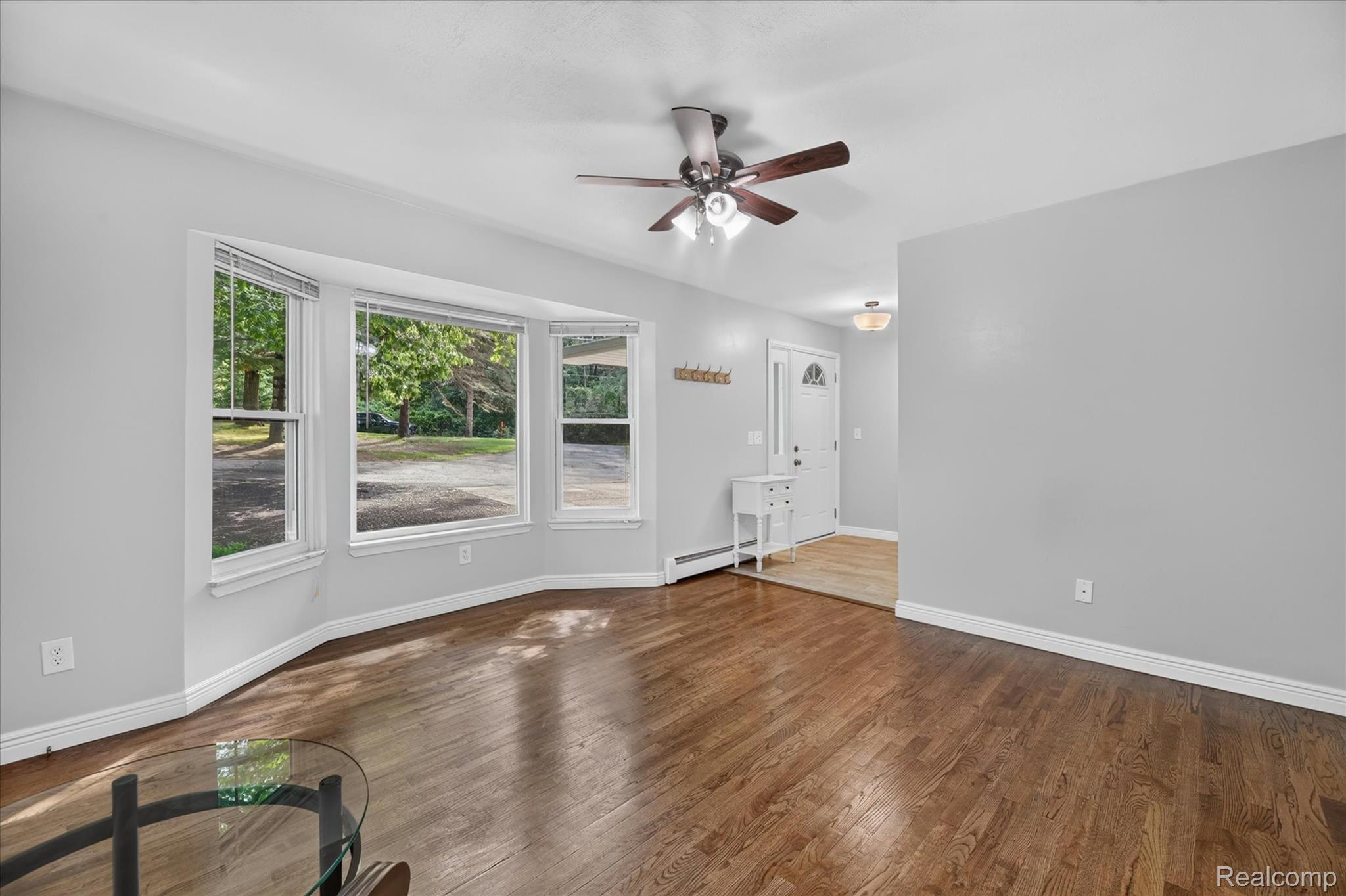 423 Sunset Street White Lake, MI 48383 - Photo 13 of 65 13-423-Sunset-St-Windowstill.jpg