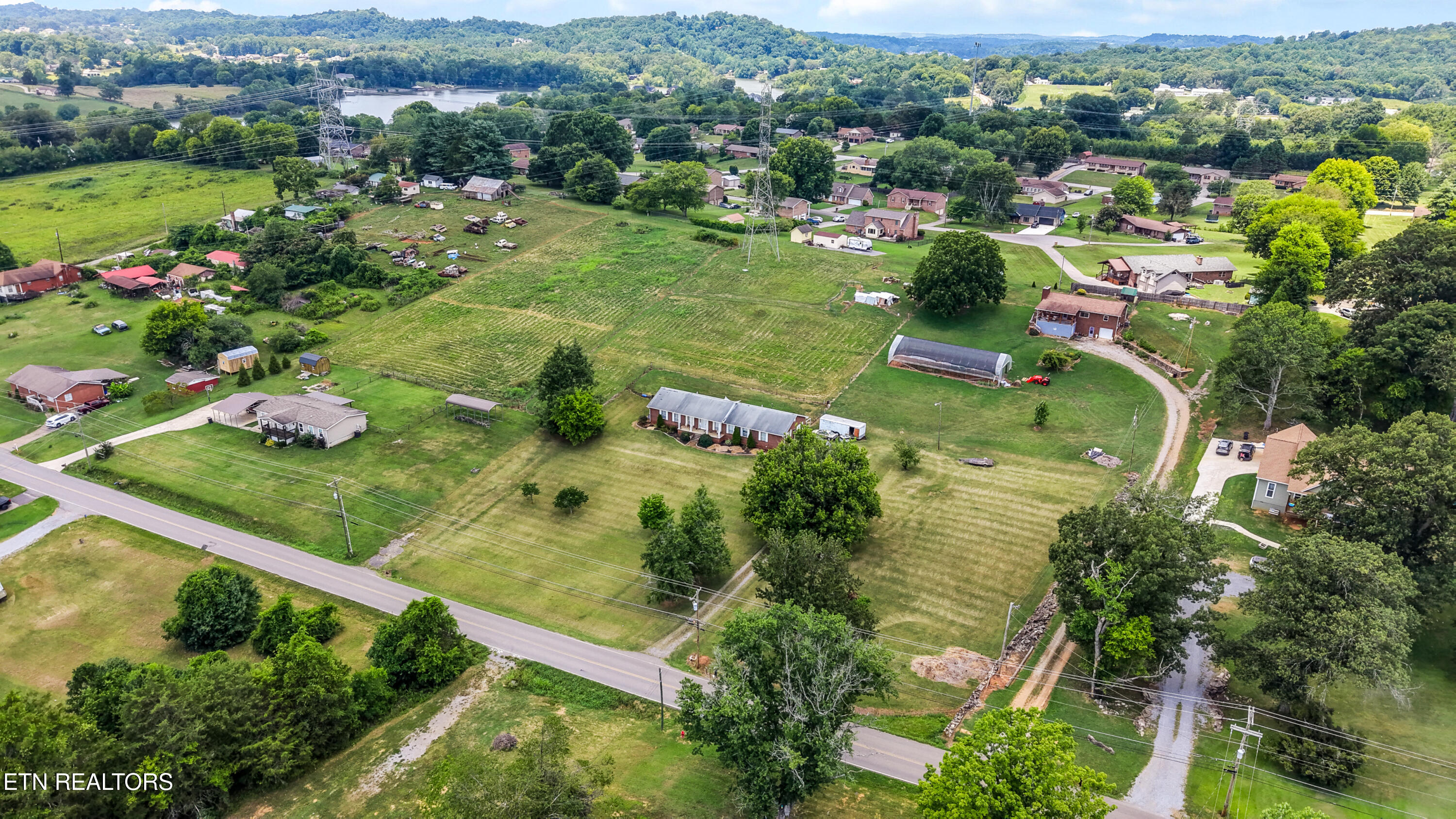 2812 Mentor Road Louisville, TN 37777 - Photo 8 of 29 IMG_5532
