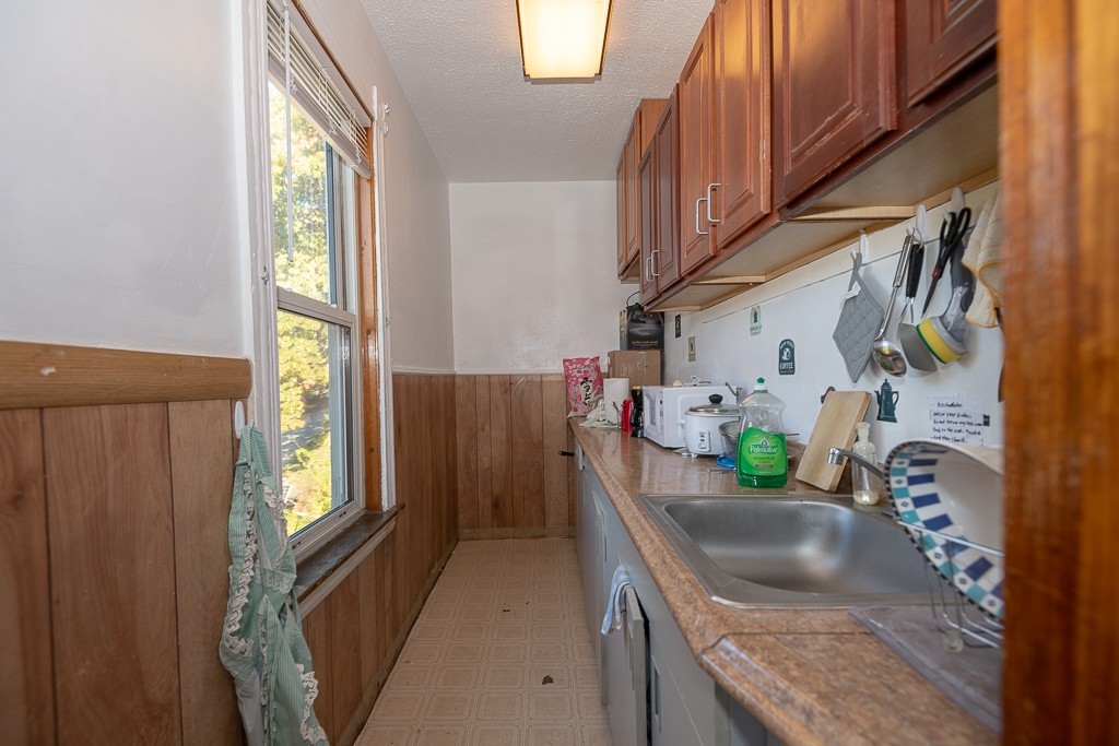 5 Fifth Avenue Worcester, MA 01607 - Photo 6 of 37 Gallery Image 6