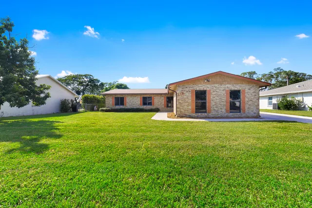 $530,000 | 215 Sandpiper Avenue, Royal Palm Beach, FL 33411