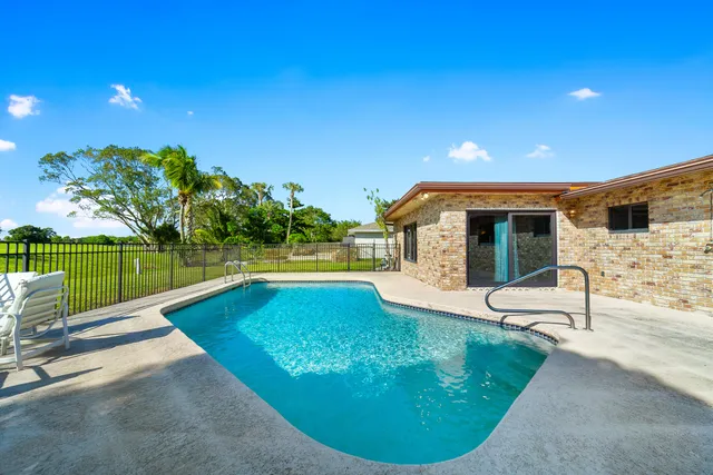 $530,000 | 215 Sandpiper Avenue, Royal Palm Beach, FL 33411