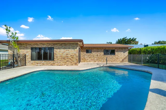 $530,000 | 215 Sandpiper Avenue, Royal Palm Beach, FL 33411