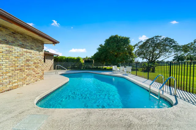 $530,000 | 215 Sandpiper Avenue, Royal Palm Beach, FL 33411