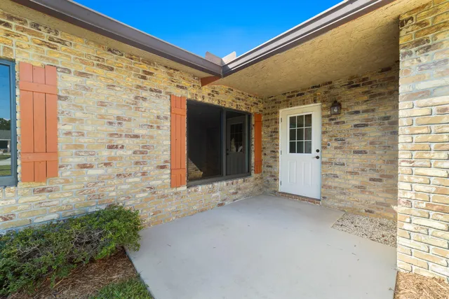 $530,000 | 215 Sandpiper Avenue, Royal Palm Beach, FL 33411