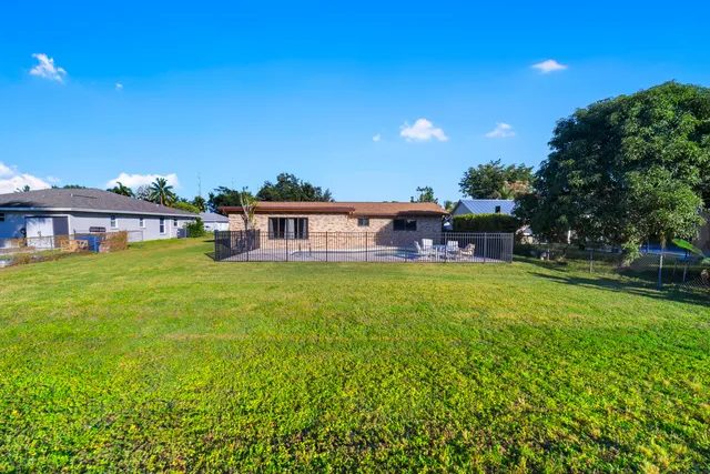 $530,000 | 215 Sandpiper Avenue, Royal Palm Beach, FL 33411