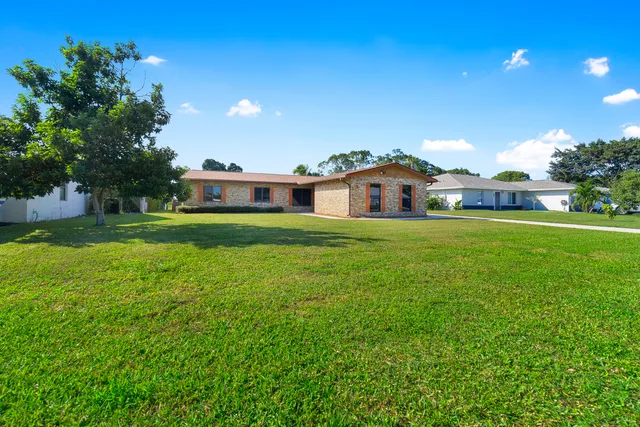 $530,000 | 215 Sandpiper Avenue, Royal Palm Beach, FL 33411
