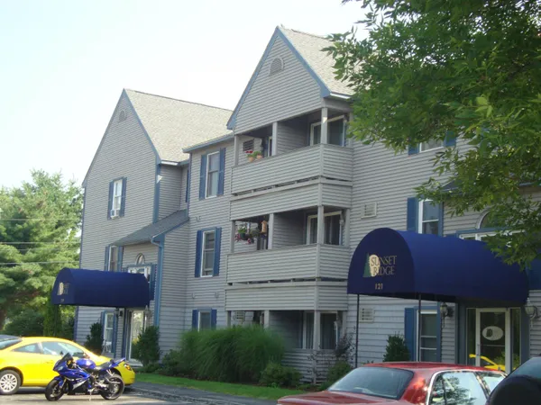 $1,899 | 143 Eastern Avenue, Unit 201, Manchester, NH 03104