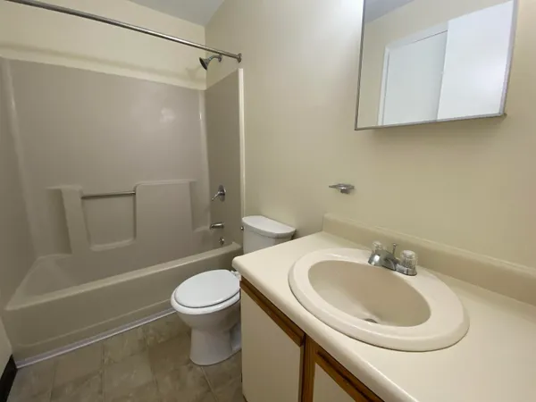 $1,899 | 143 Eastern Avenue, Unit 201, Manchester, NH 03104