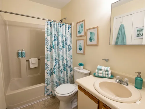 $1,899 | 143 Eastern Avenue, Unit 201, Manchester, NH 03104