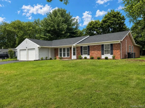$649,999 | 5 Orleans Green, Coram, NY 11727