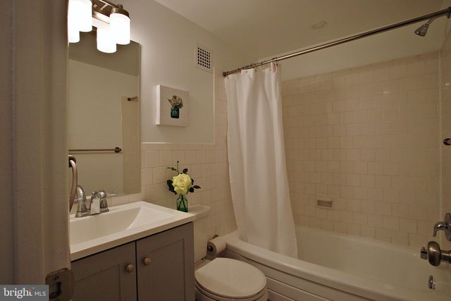 $220,000 | 4355 Ivymount Court, Unit 27, Annandale, VA 22003