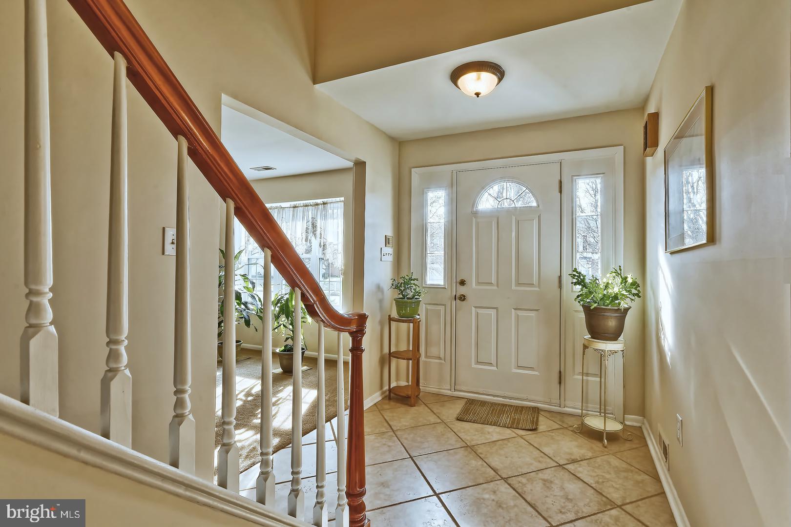 15 John Drive Sewell, NJ 08080 - Photo 3 of 28 Foyer