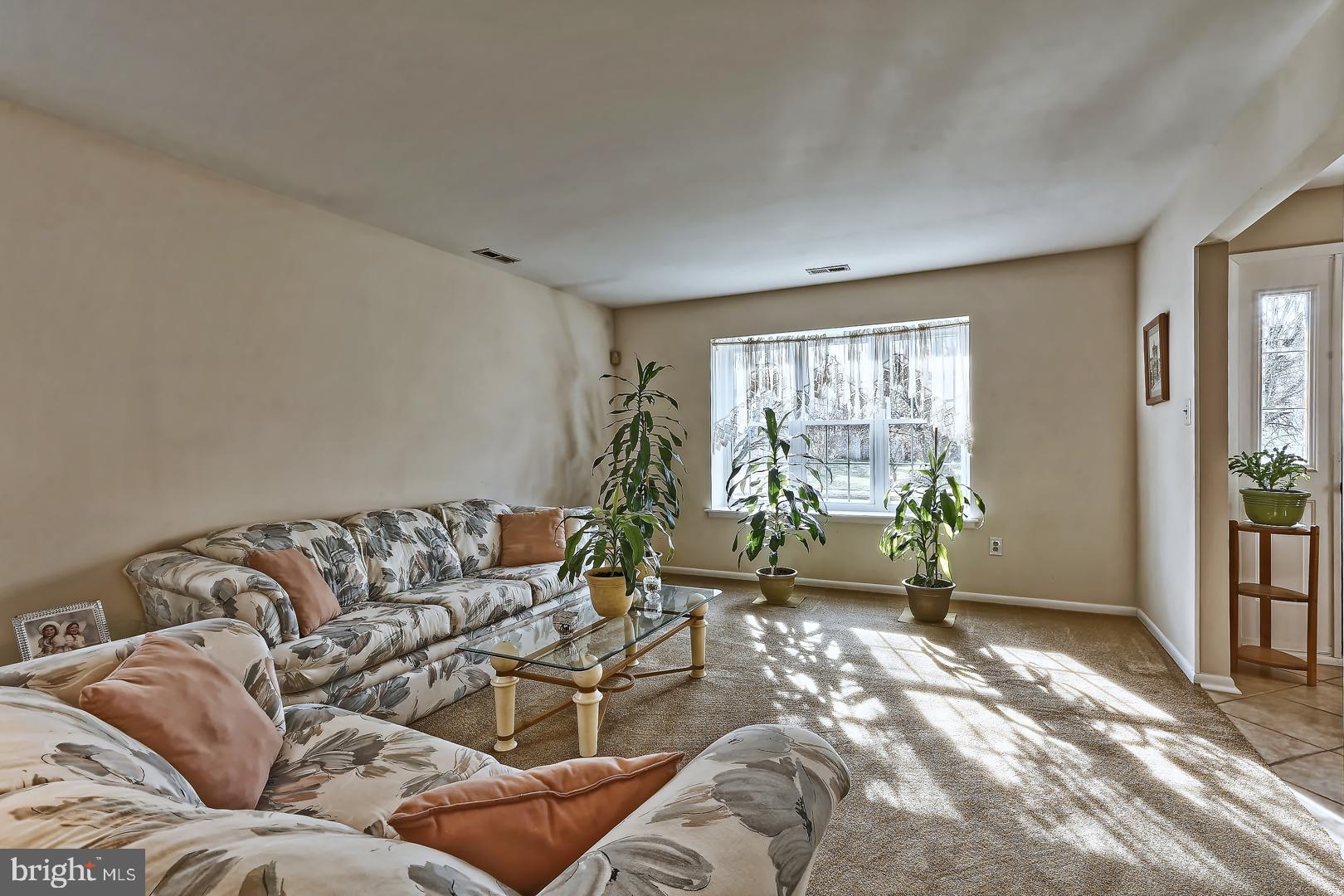 15 John Drive Sewell, NJ 08080 - Photo 4 of 28 Living Room
