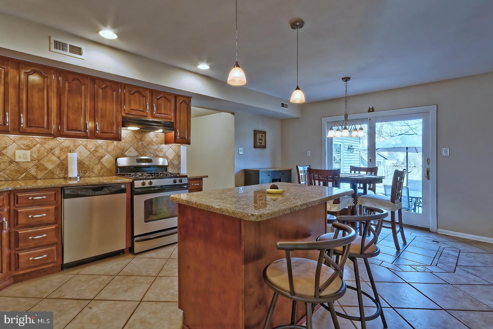 15 John Drive Sewell, NJ 08080 - Photo 7 of 28 Kitchen