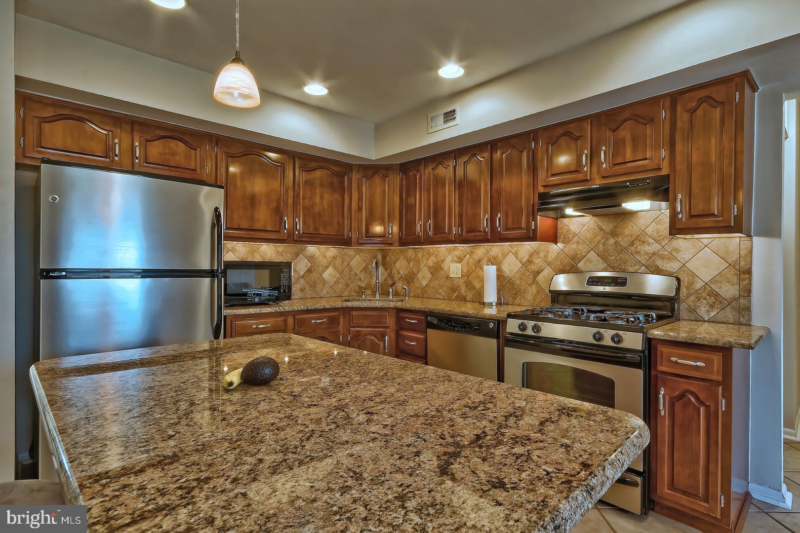 15 John Drive Sewell, NJ 08080 - Photo 8 of 28 Kitchen