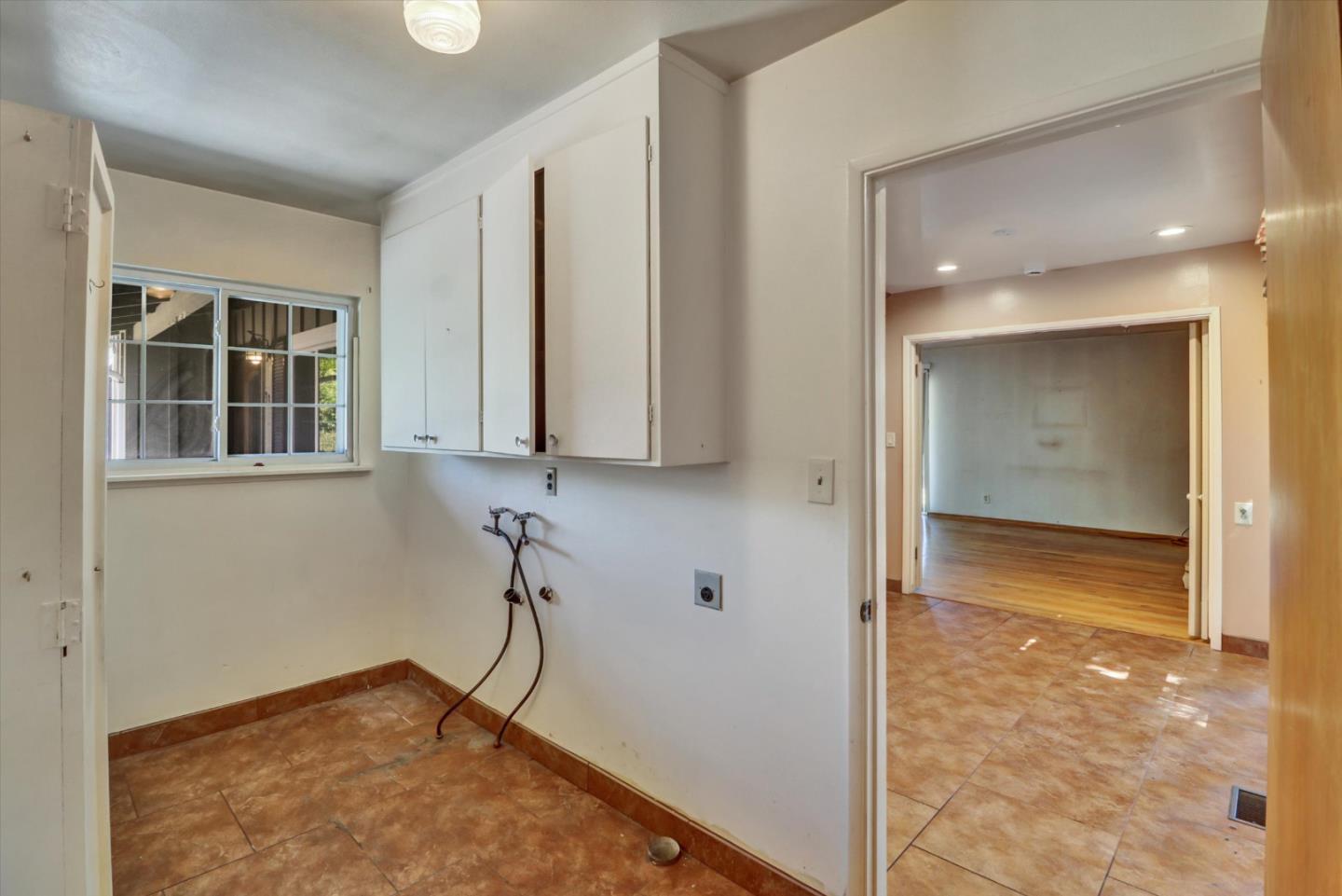 331 David Avenue Campbell, CA 95008 - Photo 26 of 32 a room with window