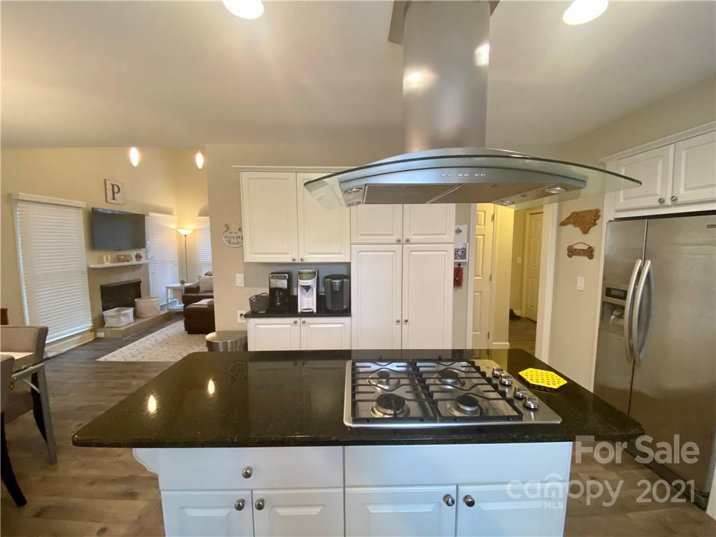 8425 Sardis Road Charlotte, NC 28270 - Photo 14 of 48