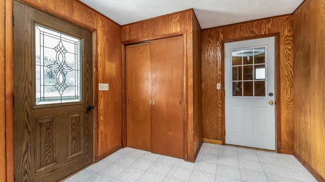 a view of an entryway with a livingroom