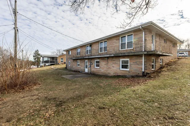 $190,000 | 415 West Columbia Avenue, Stockton, IL 61085