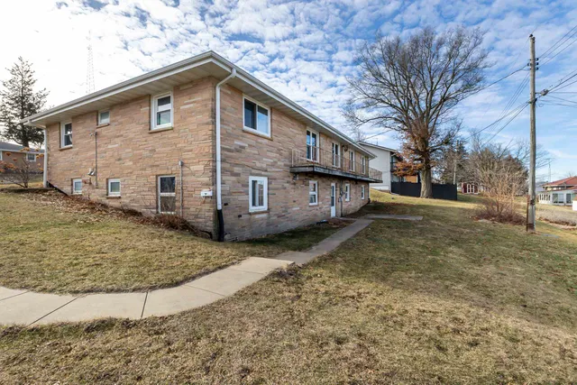 $190,000 | 415 West Columbia Avenue, Stockton, IL 61085